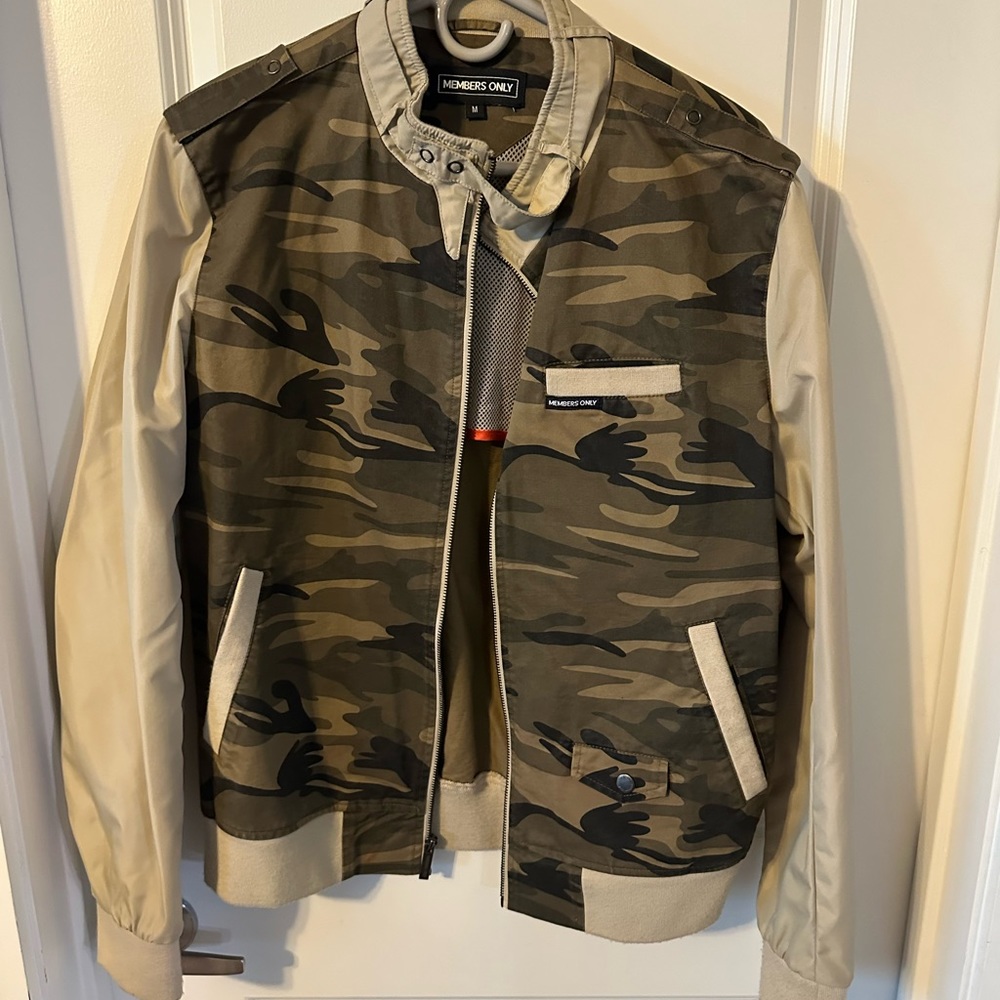 Members only men’s size medium jacket